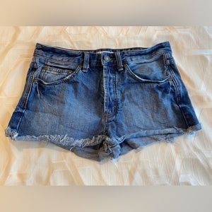 Free People Denim Jean Shorts Size 27 in Excellent Condition!